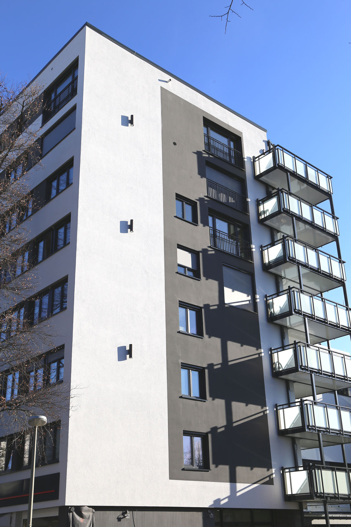 Strassenansicht auf das Gebäude